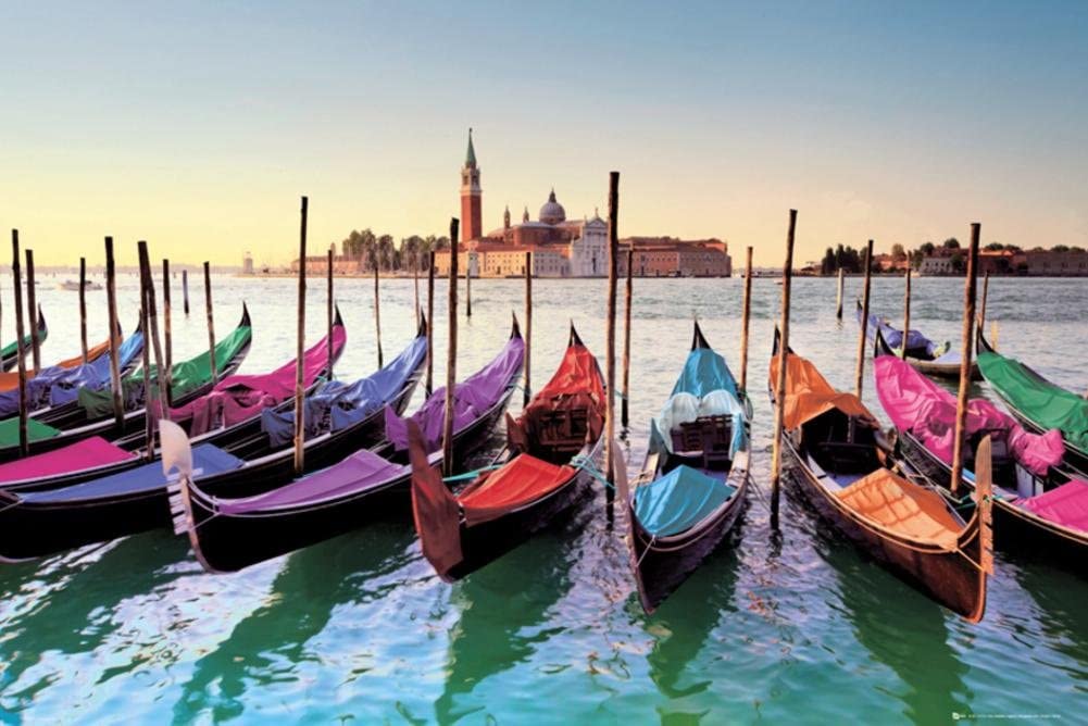 Colourful Gondolas in Venice, Italy.

#Travel #travelphotography #TravelTuesday #Italy #Venice #photography #photographylovers