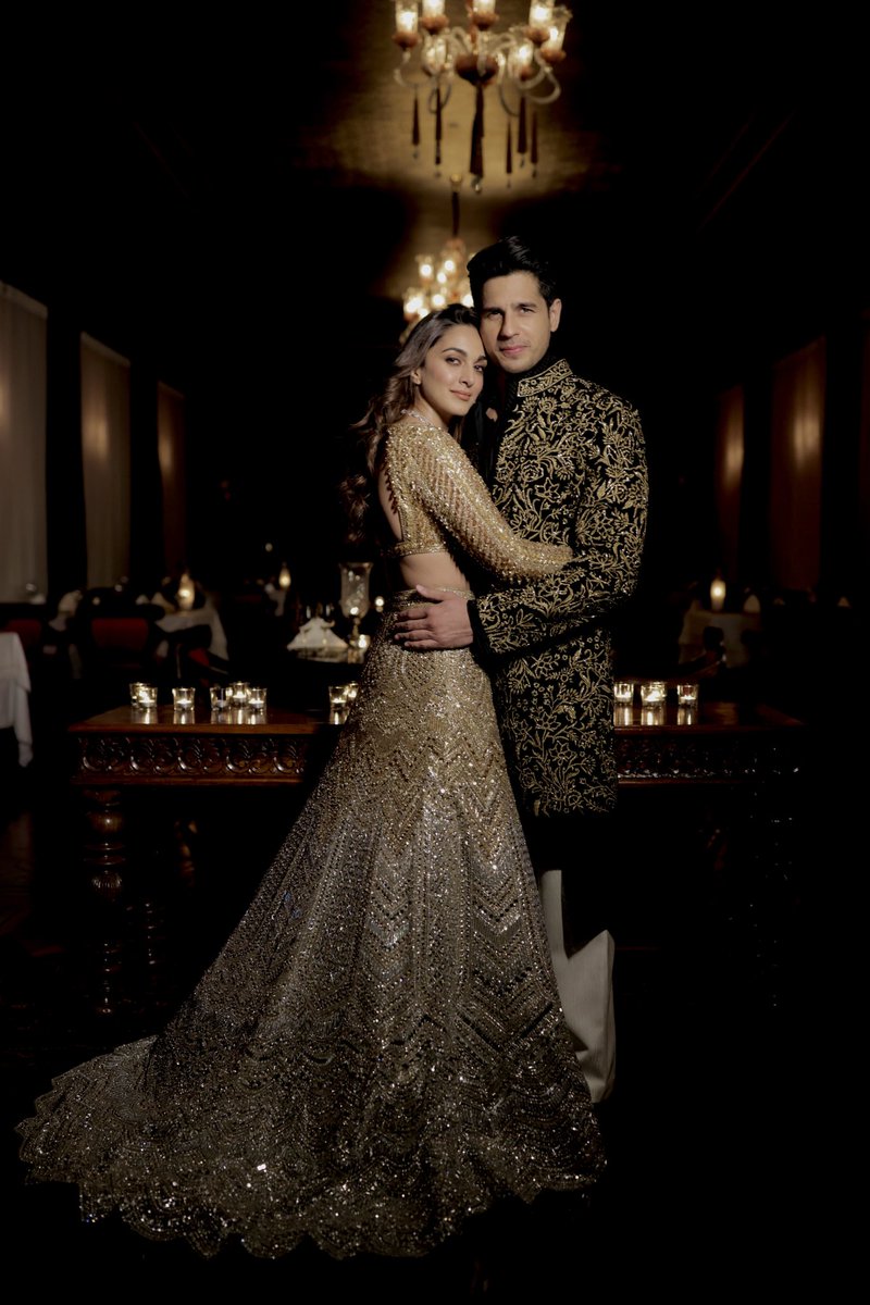 SidMalhotra's tweet photo. Something about that night.. something really special 💃🏽🕺🏼🤩 https://t.co/QX1k2fvbrA
