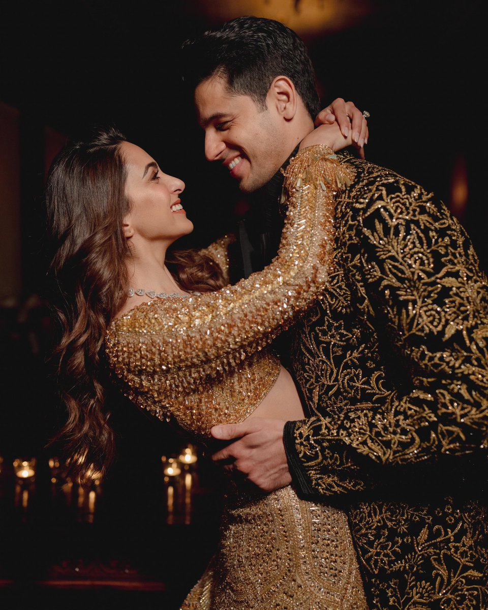 SidMalhotra's tweet photo. Something about that night.. something really special 💃🏽🕺🏼🤩 https://t.co/QX1k2fvbrA