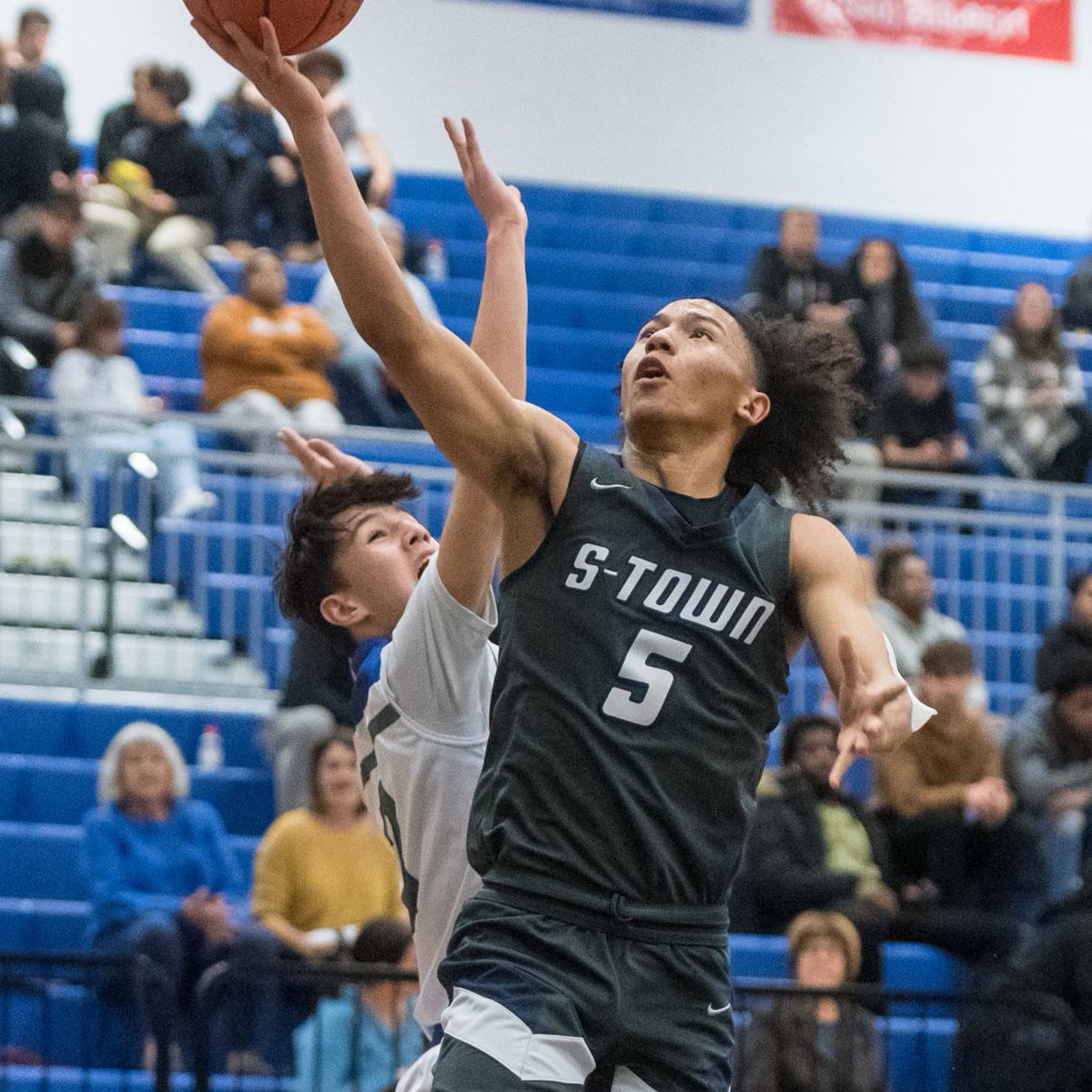 "Manny is a player that all coaches want."

Junior standout point guard Manny Chapman, a veteran on the area basketball scene, serves as the natural leader for Staunton boys basketball: dnronline.com/sports/high_sc…