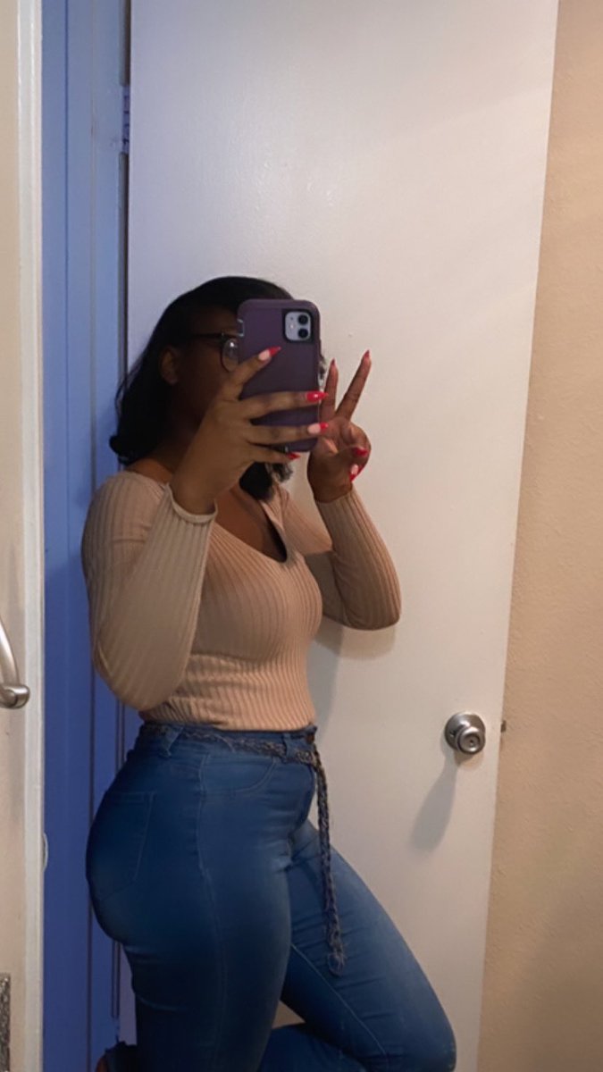 ZoesWorld__'s tweet photo. What Someone’s Fine Ass Mother Looks Like 🫠 https://t.co/EJldwT7UQI