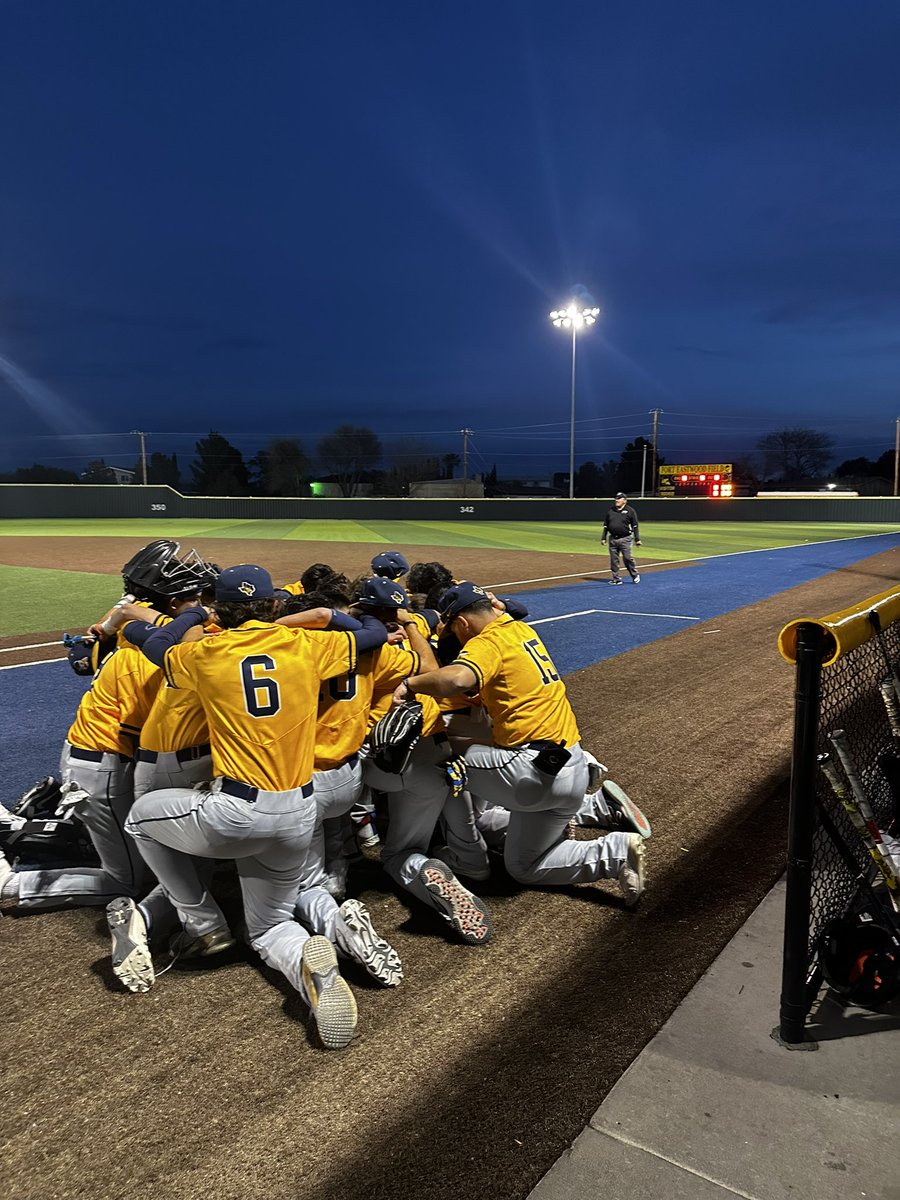 …So these guys JV baseball beat the Knights. 15-5. It was a good night for baseball. Looking forward to a successful season with these guys. #GoTroop #ShineOnForever @eastwoodbaseba1 @EastwoodSports @Btorres_EHS @ZubiateSteve