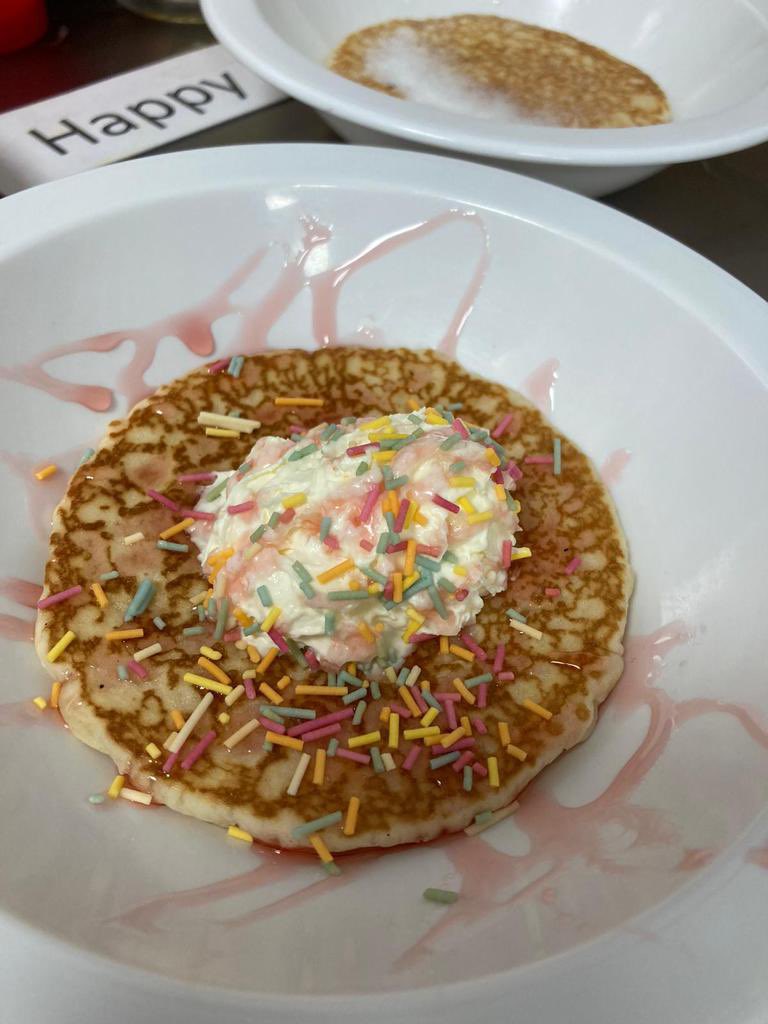 lunchtimeco's tweet photo. Our kitchen teams are flippin’ amazing … pancake day was a huge success in our schools today and the children enjoyed all the delicious toppings 😊😊😊 https://t.co/FbP0RmDsYd