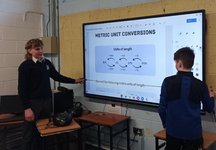 colmhuirecoed's tweet photo. @colmhuirecoed 2nd year students working on their @PDSTie Numeracy Deep Dive where #Maths and #Science are linking together to help students better understand graphing ๐๐โฐโโโโ #excellenceineducation #collaboration #numeracydeepdive #cmcoagobair @TipperaryETB https://t.co/Y6QKbqGVTT