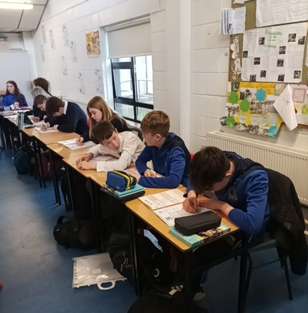 colmhuirecoed's tweet photo. @colmhuirecoed students focused on time and measuring, working in groups, deciding on what objects to measure and what instrument to use to measure each #excellenceineducation #cmcoagobair #collaboration #numeracydeepdive #Maths #Science @PDSTie @TipperaryETB https://t.co/1nf7npXItQ