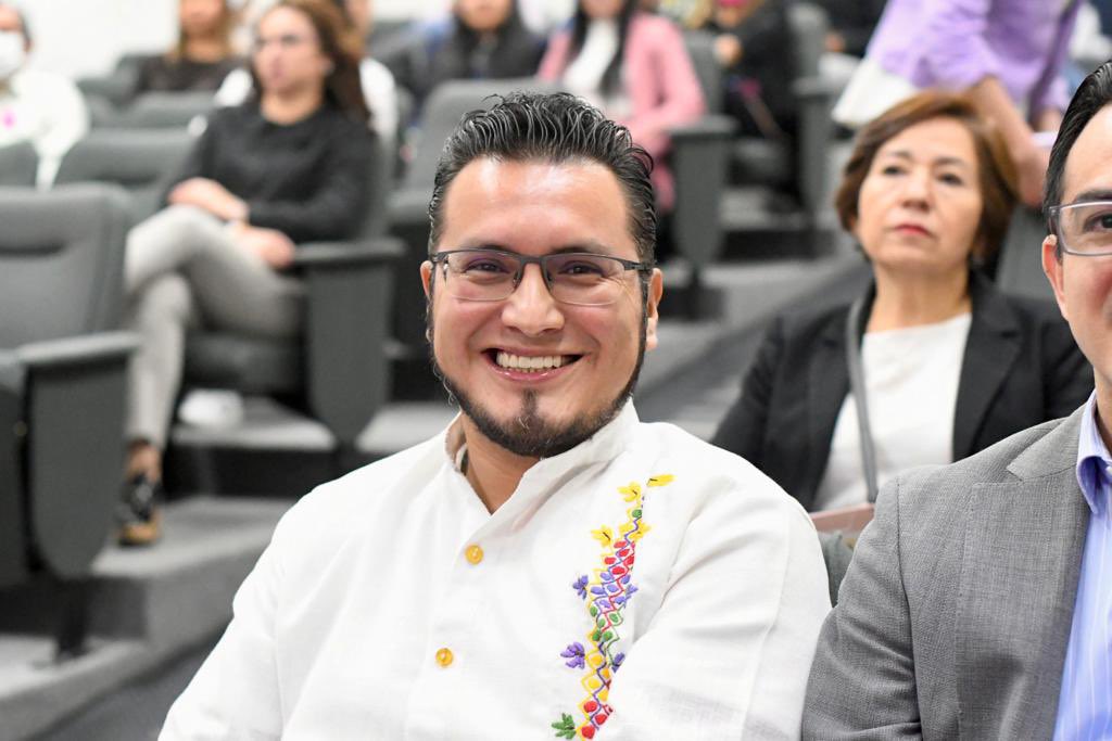 RobertoLopez_P's tweet photo. Muy gratificante presenciar el #Foro Por la Democracia, organizado por #MSPEN del @ople_Ver con el fin de promover el diálogo informado.
En el mismo, @Yola_OlivaresP, @latinamericanah, @ArturoChipuli y @heroy1 compartieron reflexiones del 📕Consulta popular y democracia directa. https://t.co/iJzBhjCZCK