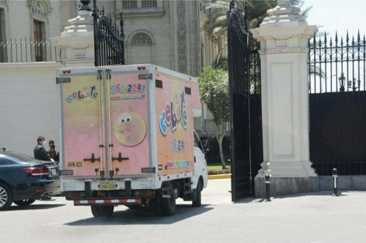 justicierope's tweet photo. Cojudignos joden a Montoya por un menú, pero cuando el terrorista Pedro Castillo y su familia se tragaron millones de soles en carne fina, incluido un camión lleno de helados, no dijeron nada. Sinvergüenzas. https://t.co/QVPADkcxcl