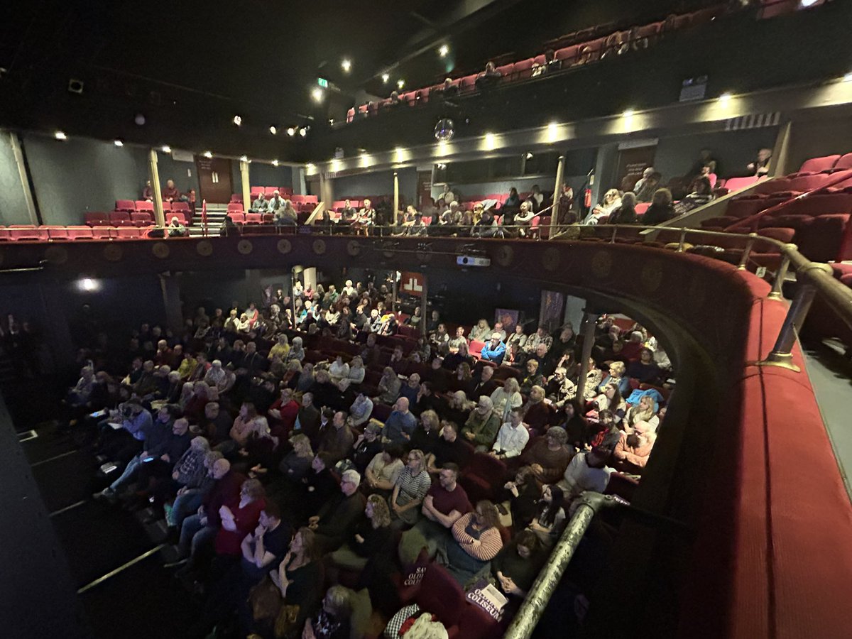 EquityManc's tweet photo. Great turnout tonight. People really want to show @OldhamCouncil & @ace_national how much they want to #SaveOldhamColiseum.
✊✊🏻✊🏼✊🏽✊🏾✊🏿 https://t.co/8vwSYsVGCe