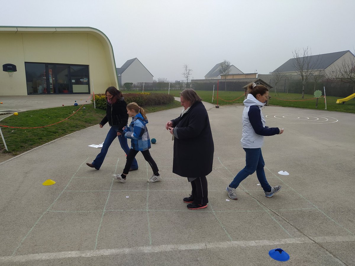Nous avons formés aujourd'hui, les enseignants de l'Usep Guignicourt. 
Ils sont prêts à proposer, dès la rentrée, des Jeux d'orientation à leurs élèves de maternelle, tout en les rendant responsables par la tenue de rôles sociaux ! 
À l'USEP, la maternelle entre en jeu !