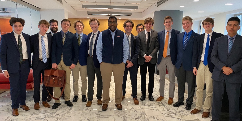 SLUHSports's tweet image. SLUHAthletics: RT @sluhjrbills: Eleven Jr. Bills recently traveled to Washington D.C. for the Leadership through Service Trip. Students toured our nation's capital and met with alumni to learn about careers in politics, law and journalism. #SLUHLife