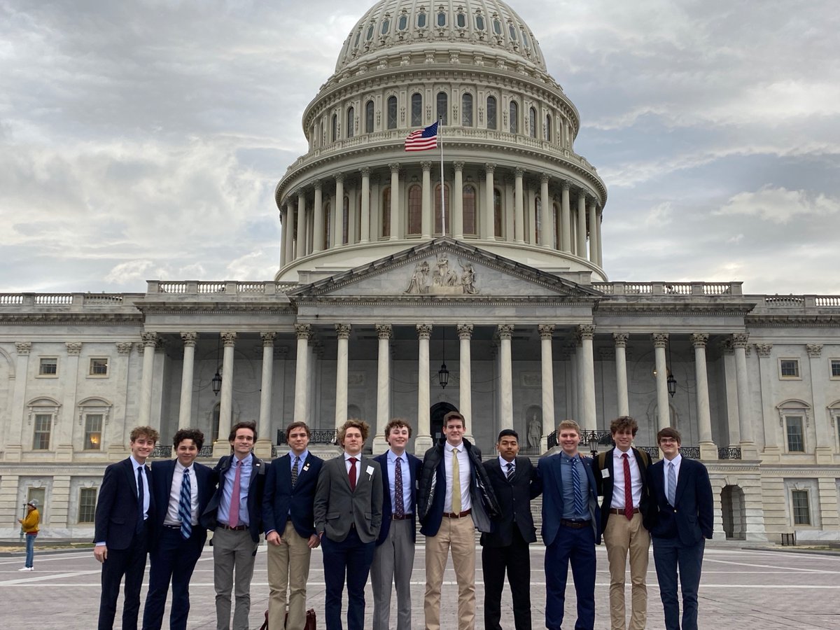 SLUHSports's tweet image. SLUHAthletics: RT @sluhjrbills: Eleven Jr. Bills recently traveled to Washington D.C. for the Leadership through Service Trip. Students toured our nation's capital and met with alumni to learn about careers in politics, law and journalism. #SLUHLife