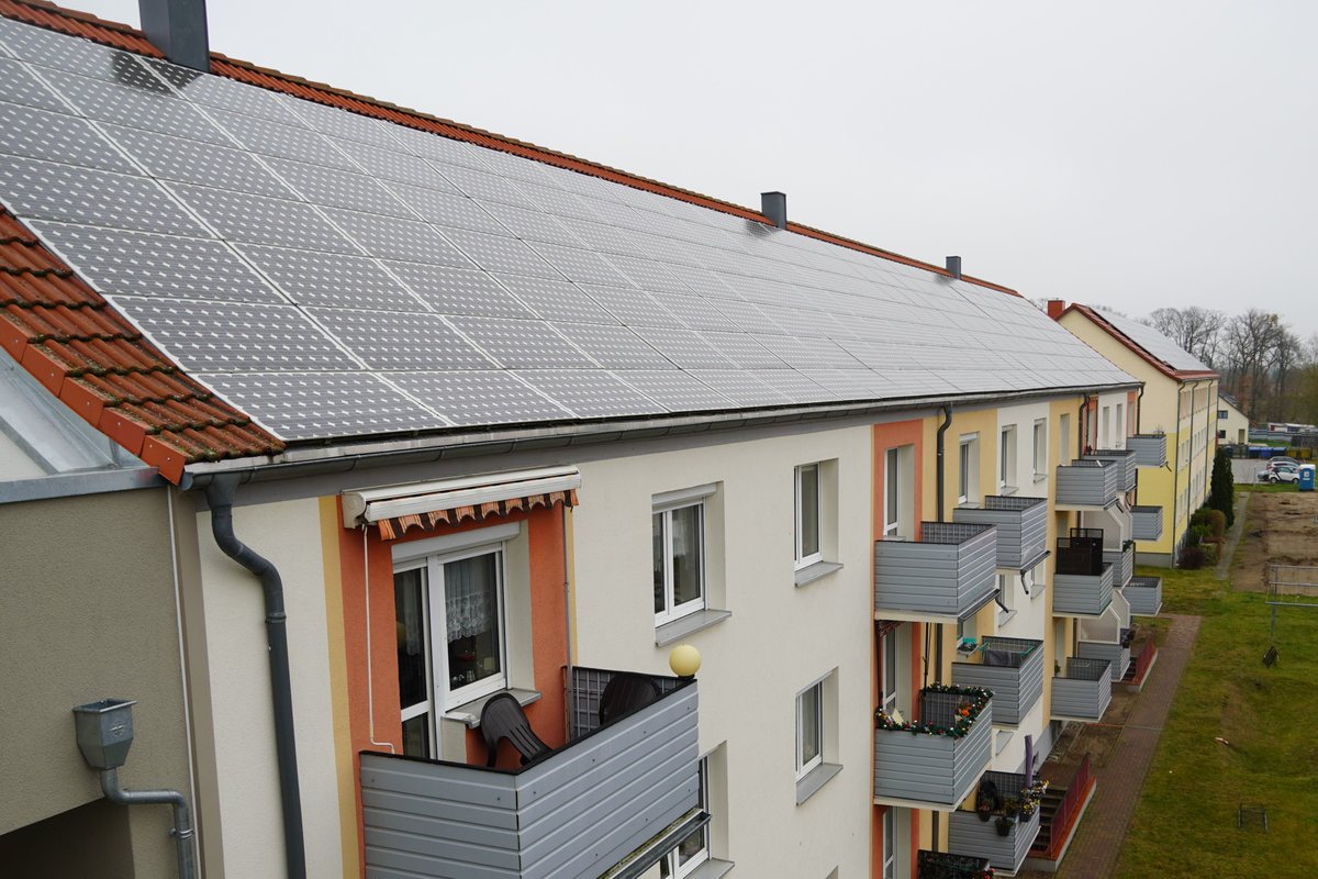 Mehr #PV auf unseren Dächern - #Brandenburg macht bei Neubauvorhaben der öffentl. Hand, bei Gewerbe u. Industrie ernst. Gleichzeitig erleichtern wir priv. Hausbesitzern, auf dem eigenen Dach #Solarenergie zu produzieren. Dafür bringen wir eine Änderung der #Bauordnung auf den Weg