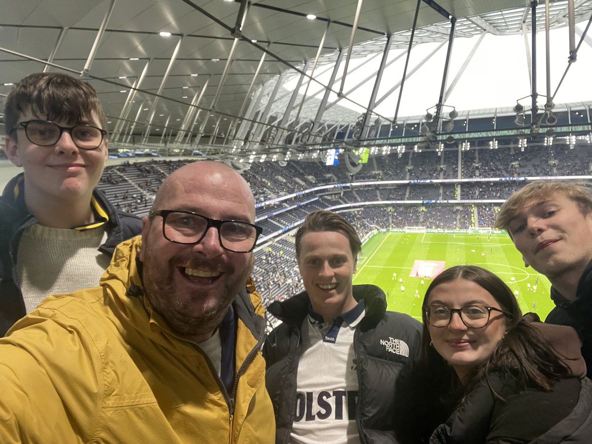 _AidanTerry's tweet photo. Happy birthday @thfcTed have a good day mate! Coys https://t.co/xI9FlAzaaE