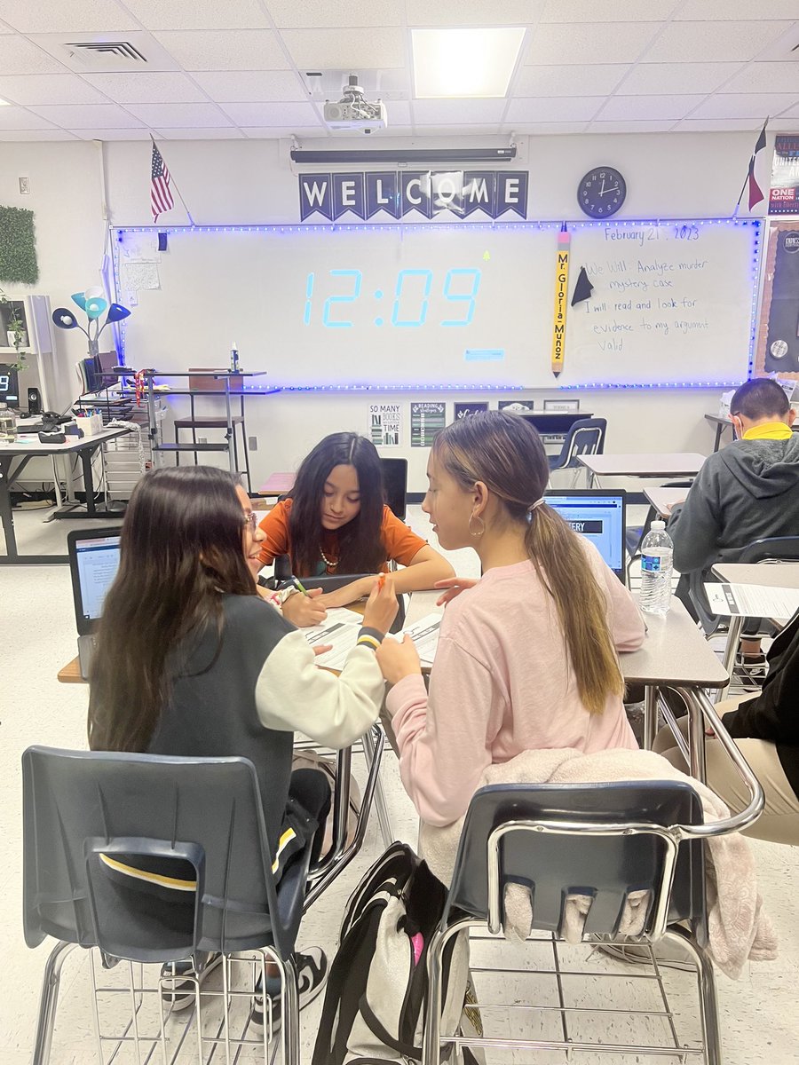 dgloria_srms's tweet image. Our 6th graders are finding reasons and evidence to make their argument strong to solve the murder mystery case @SRidge_MS #TEAMSISD #Generalsconquer #reading #middleschooldays