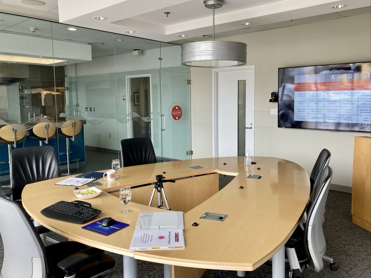 smartestkitchen's tweet image. CSK is proud of the space we share at @HollandCollege @CICPEI, in our culinary research &amp;amp; development centre: our interactive boardroom overlooks #DowntownCharlottetown and our innovative #DemoKitchen ✨🍽️🧪✨ #WeKnowFood #PEIFoodStory #CulinaryResearch #PEI