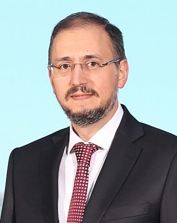 say_cem's tweet photo. Kurtarma çalışmaları sırasında Twitter'ı, bugün de Ekşi Sözlük'ü engelleyen Bilgi Teknolojileri ve İletişim Kurulu'nun Başkanı Ömer Abdullah Karagözoğlu, İSKİ ve BELBİM'de çalışıp 2016'da BTK'ye geçmiş. Aynı zamanda Türkiye Raylı Sistem Araçları Sanayi A.Ş. Yönetim Kurulu üyesi. https://t.co/hxToK4O399