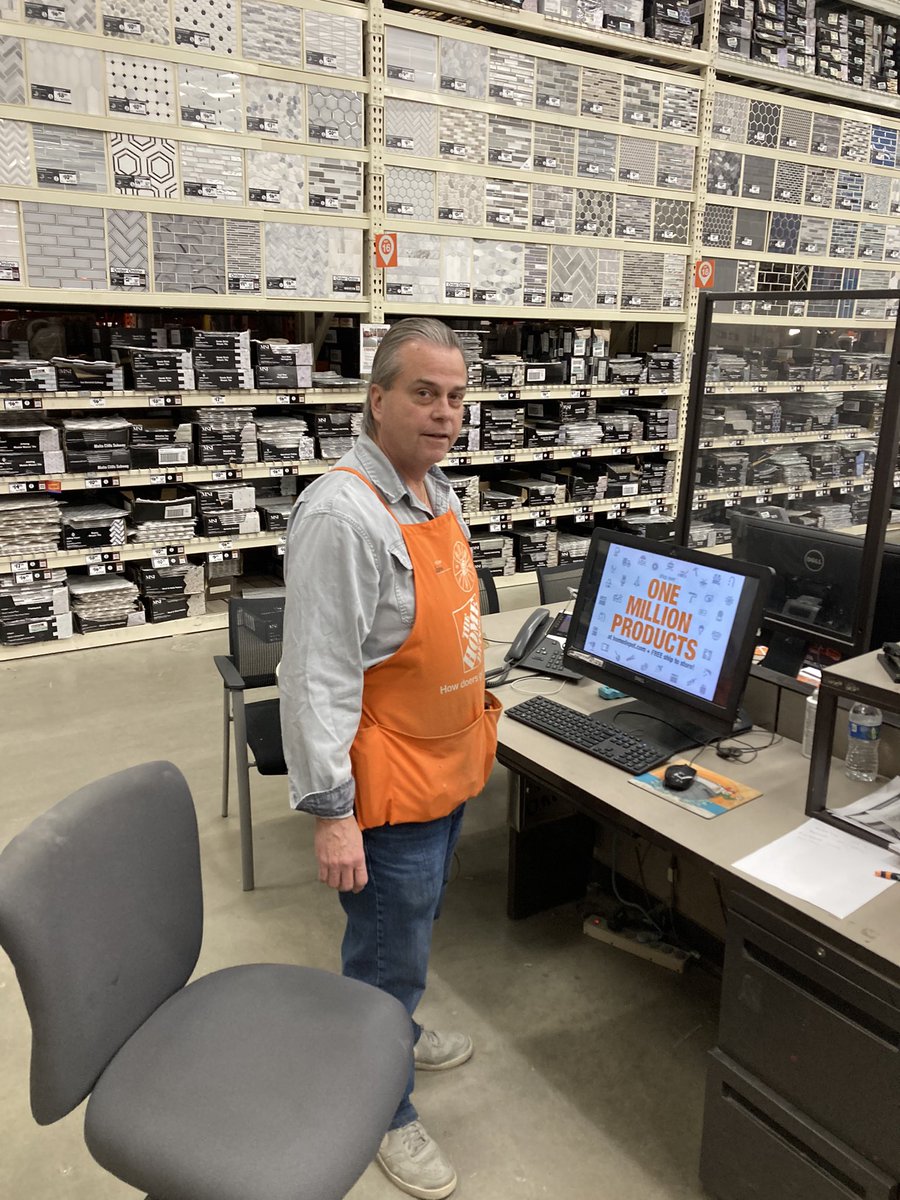 Jreed743's tweet photo. John Store 934 Linden is always ready to set up a measure. Engaging customers is the name of the game #acsvalues #storeconnectivity #getmeasures https://t.co/kX2kKUpEui