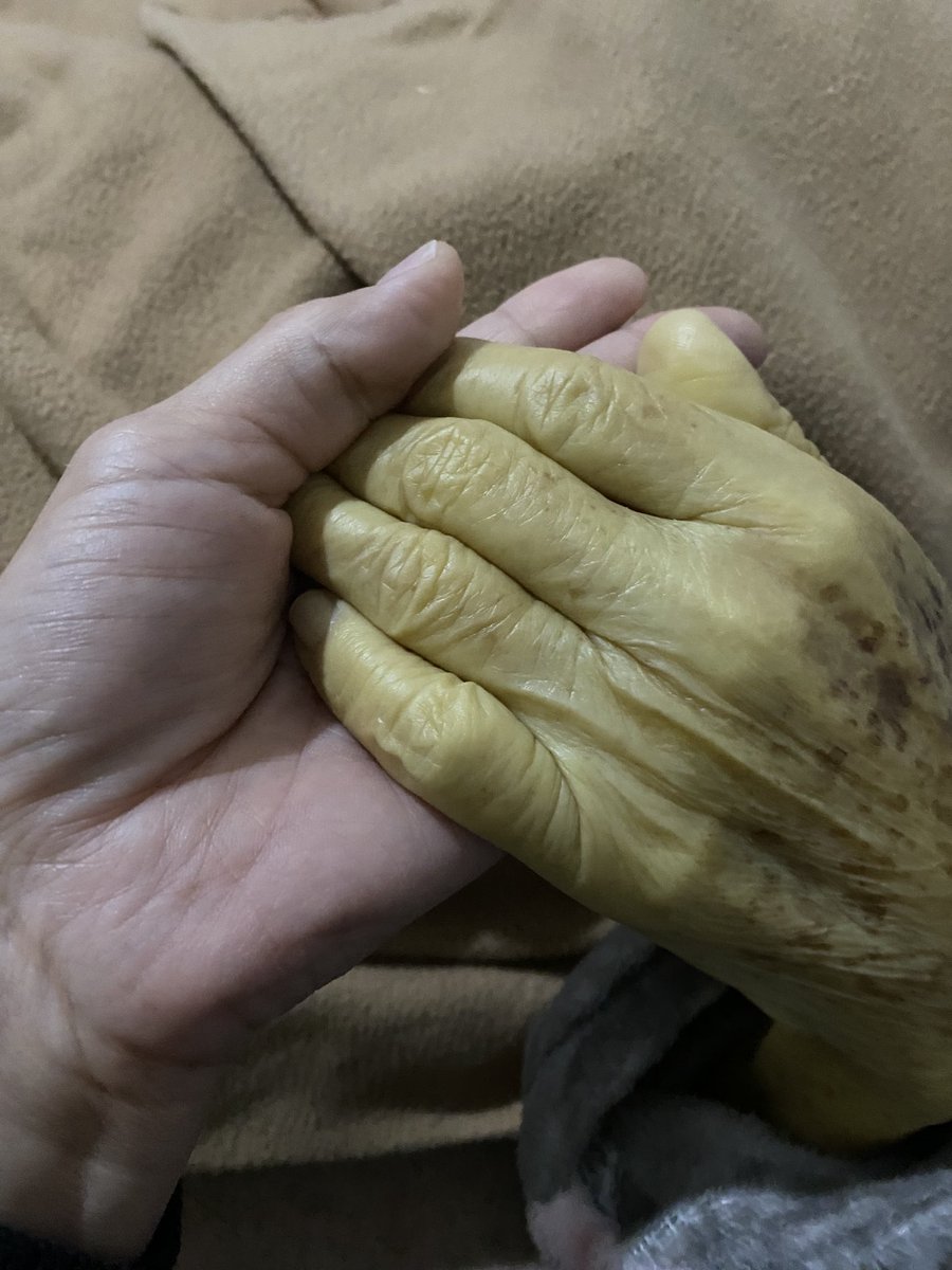 El adiós más triste qué sentido en mi vida… perder a mi madre hermosa 😔
Perdió la batalla contra el cancer.