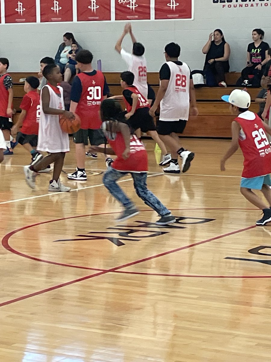 Rockets youth 🏀 clinic at Moody Park. Thank you ⁦@HoustonRockets⁩ ⁦@HPARD⁩ ⁦@houstonpolice⁩ for supporting Houston’s youth!! #WeArePAL ⁦@Nationalpal⁩ ⁦@HPOUTX⁩ ⁦@Academy⁩ ⁦@ChevronHouston⁩