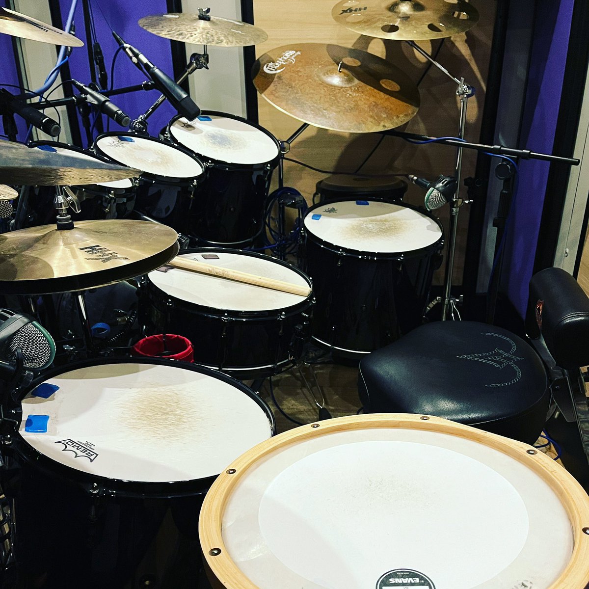 TomAdamsonBand's tweet photo. 2nd snare vibes #drumkit #recordingstudio https://t.co/GL4mLdoM6i
