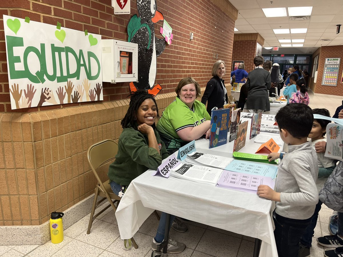 MsAlbert20's tweet photo. Learning Under the Stars @DogwoodFairfax was awesome!  Over 100 people attended for PreK-1 Literacy night for kids and families @FCPSRegion1 @FCPSEquity @FCPS_TitleI 📚💚🐉 #familypartnership #familyengagement https://t.co/KVrgwWHS5e
