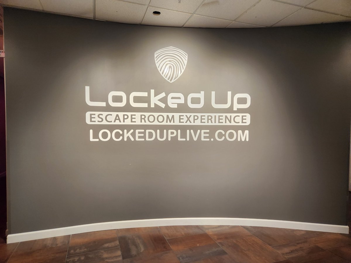 SpecialFort's tweet photo. #SpecialFriendofFortWayne
#LockedUp
#AlCaponeRoom https://t.co/bfO1K4SL5T