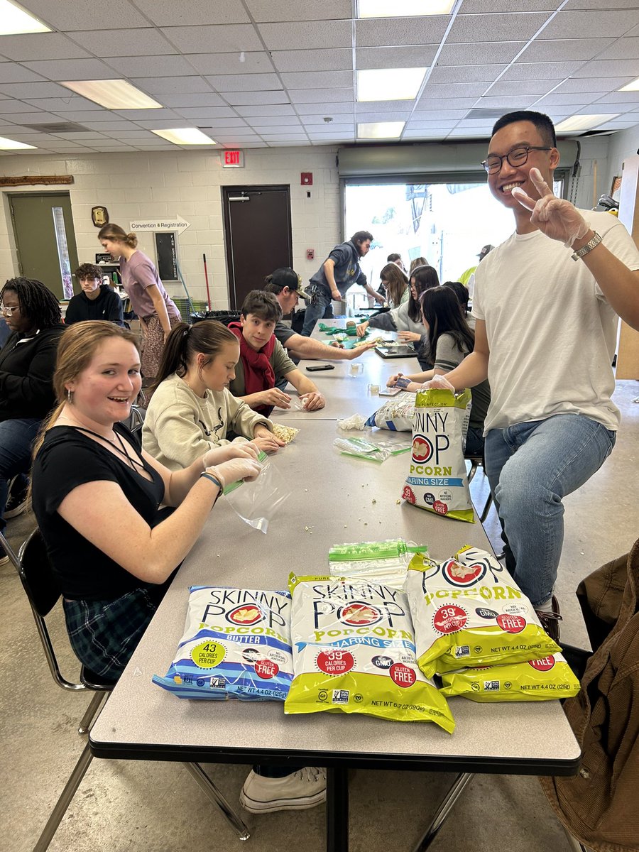 RiverdaleFFA's tweet photo. Tonight for National FFA Week, we had our community service project night!! Teachers be sure to check your mail box this week! 💙💛💙💛

@RiverdaleHighTN https://t.co/kbP34vhwBz
