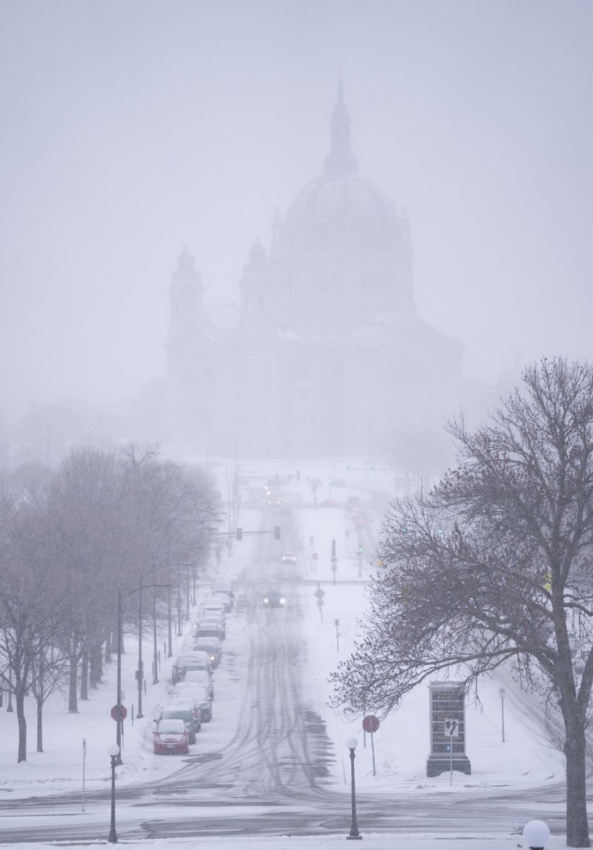KormannAlex's tweet photo. Snow begins to fall around the Cathedral of Saint Paul Tuesday, Feb. 21, 2023 at the Minnesota State Capitol in St. Paul. https://t.co/8BC4O2Gxps