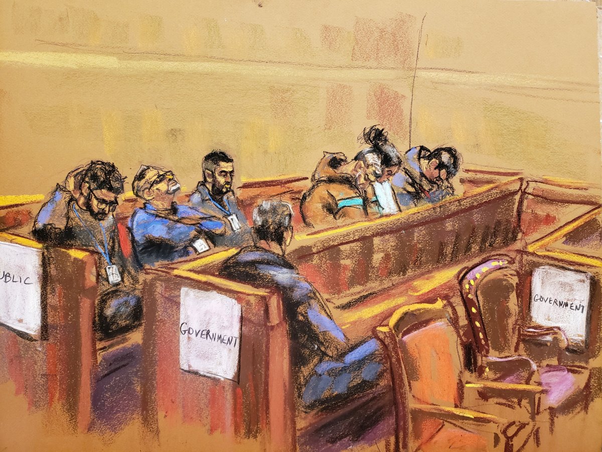 AngelenHD's tweet image. La dibujante de la corte, Jane Rosenberg, dedicó un par de días a realizar los retratos de algunos asistentes a la sala donde hoy se declaró culpable a Genaro García Luna de 5 cargos relacionados con tráfico de cocaína. En la imagen, @yomerosilva, @eliascamhaji y un servidor.