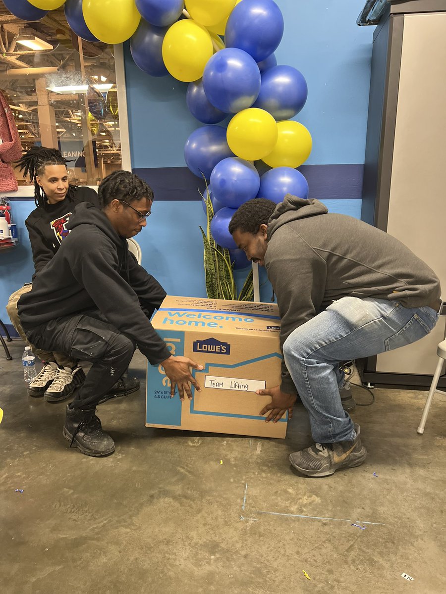 ShrnBrewster's tweet photo. Today  was All About our Safety party !!💛💙 everyone participated in our safety games , team lifting demonstrations ,  great prizes for the team !! ✨@Houghton1366 @ApsmTroy @michaelO1366 @GeorgeArias_HR ch https://t.co/UHW1K0GQPN