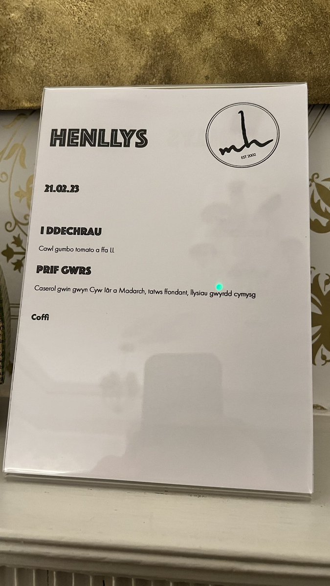 Cafwyd noson difyr yng ngwmni arweinydd Cyngor Sir Gwynedd, Dyfrig Siencyn eto yn y <a href="/manorhaus/">manorhaus</a> heno.