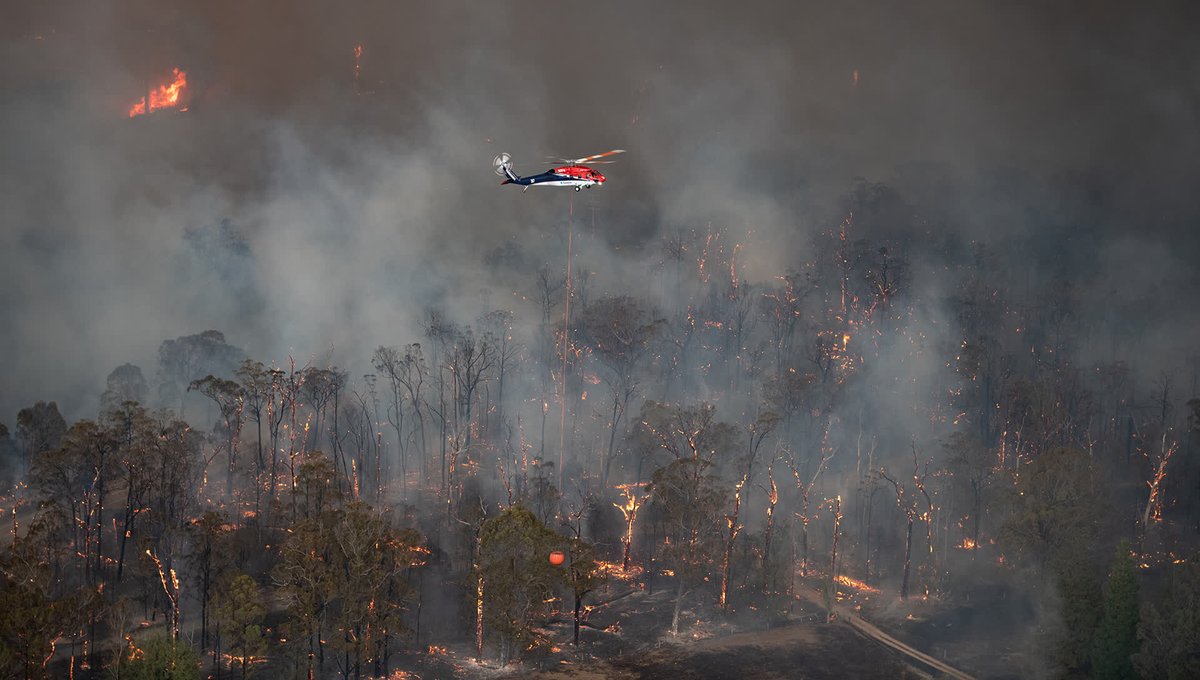 AirAttackMag's tweet photo. A @firehawk_helicopters UH60 protecting houses after the main fire front has gone through while in Victoria, Australia. 📷 - @kiwinednz https://t.co/8c5BOXj9pD