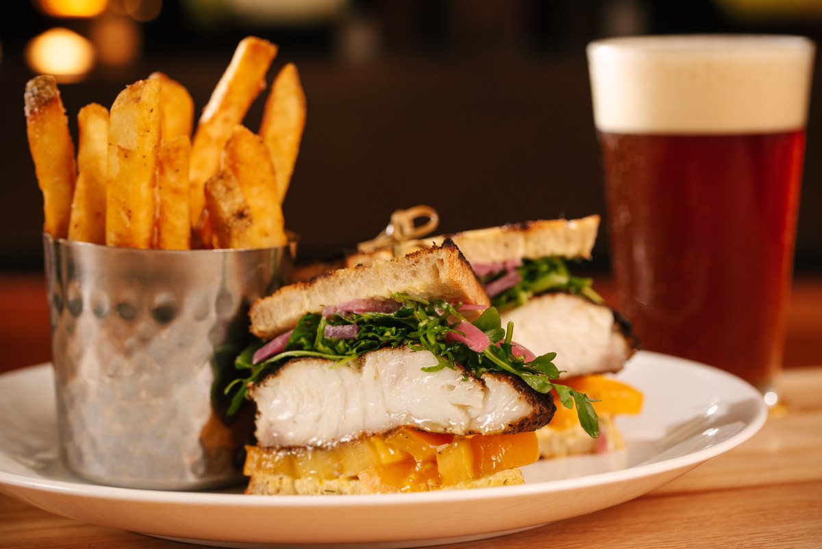 sandkeyresort's tweet photo. Time for a fab grouper sandwich - at our #MainstayTavern! #clearwaterbeach #clearwaterdining #grouper #sheratonsandkeyresort https://t.co/1vpHYPQPwQ