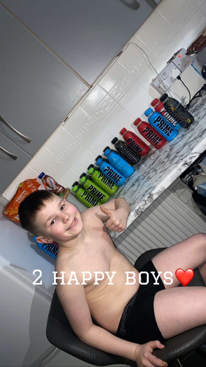 nicolahogg_RWK's tweet photo. After telling the boys for months I certainly won’t pay £10,£12,£16 ,£100 a bottle or more finally managed to get some from @sainsburys 😁 just the orange , pink and purple to try I think @KSI @LoganPaul @PrimeHydrate @PrimeHydrateUK @prime_tracker #happyboys #buzzing #topmum https://t.co/A5bITeLgFE