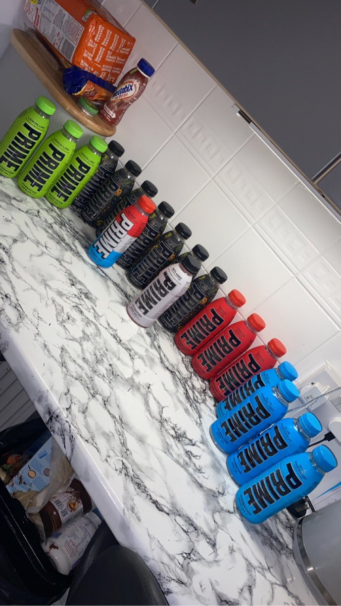 nicolahogg_RWK's tweet photo. After telling the boys for months I certainly won’t pay £10,£12,£16 ,£100 a bottle or more finally managed to get some from @sainsburys 😁 just the orange , pink and purple to try I think @KSI @LoganPaul @PrimeHydrate @PrimeHydrateUK @prime_tracker #happyboys #buzzing #topmum https://t.co/A5bITeLgFE