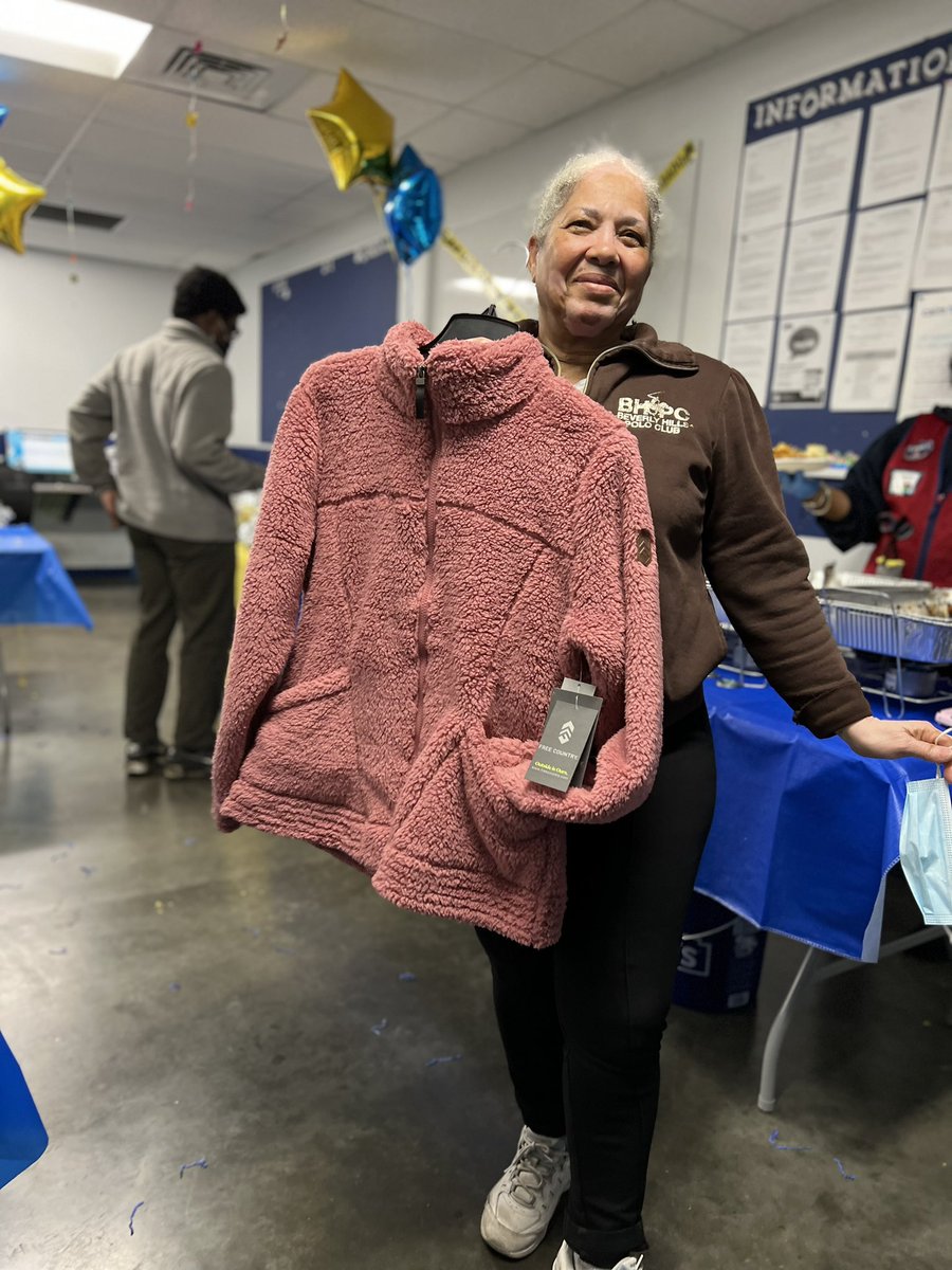 ShrnBrewster's tweet photo. Store manager @Houghton1366  did an amazing job with today’s Safety Party , helping serve our awesome associates.. so many Smiles Today ✨💙💛💙💛 Rosedale We Rock. @michaelO1366 @GeorgeArias_HR https://t.co/otv9TnsCbV