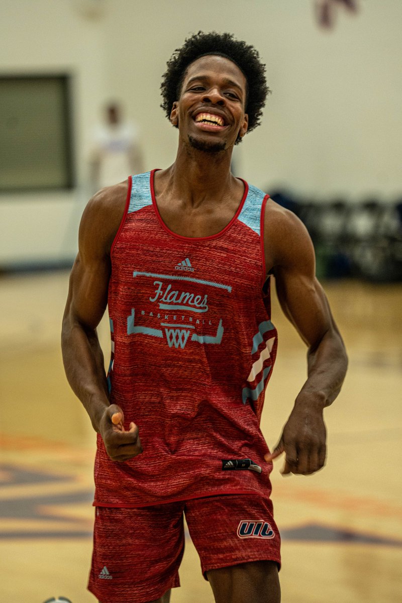UIC_MBB's tweet photo. Eyes on the prize 👀

#BringTheHeat | #FireUpFlames https://t.co/ffZqHbGHew