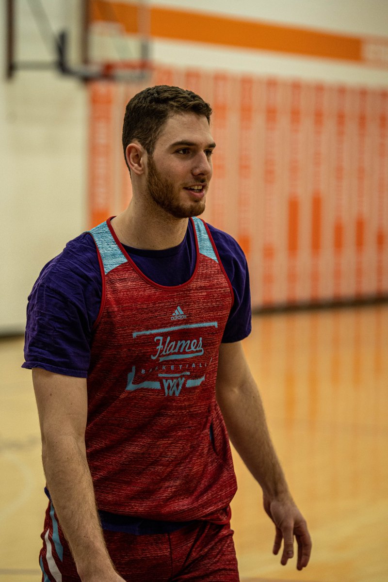 UIC_MBB's tweet photo. Eyes on the prize 👀

#BringTheHeat | #FireUpFlames https://t.co/ffZqHbGHew