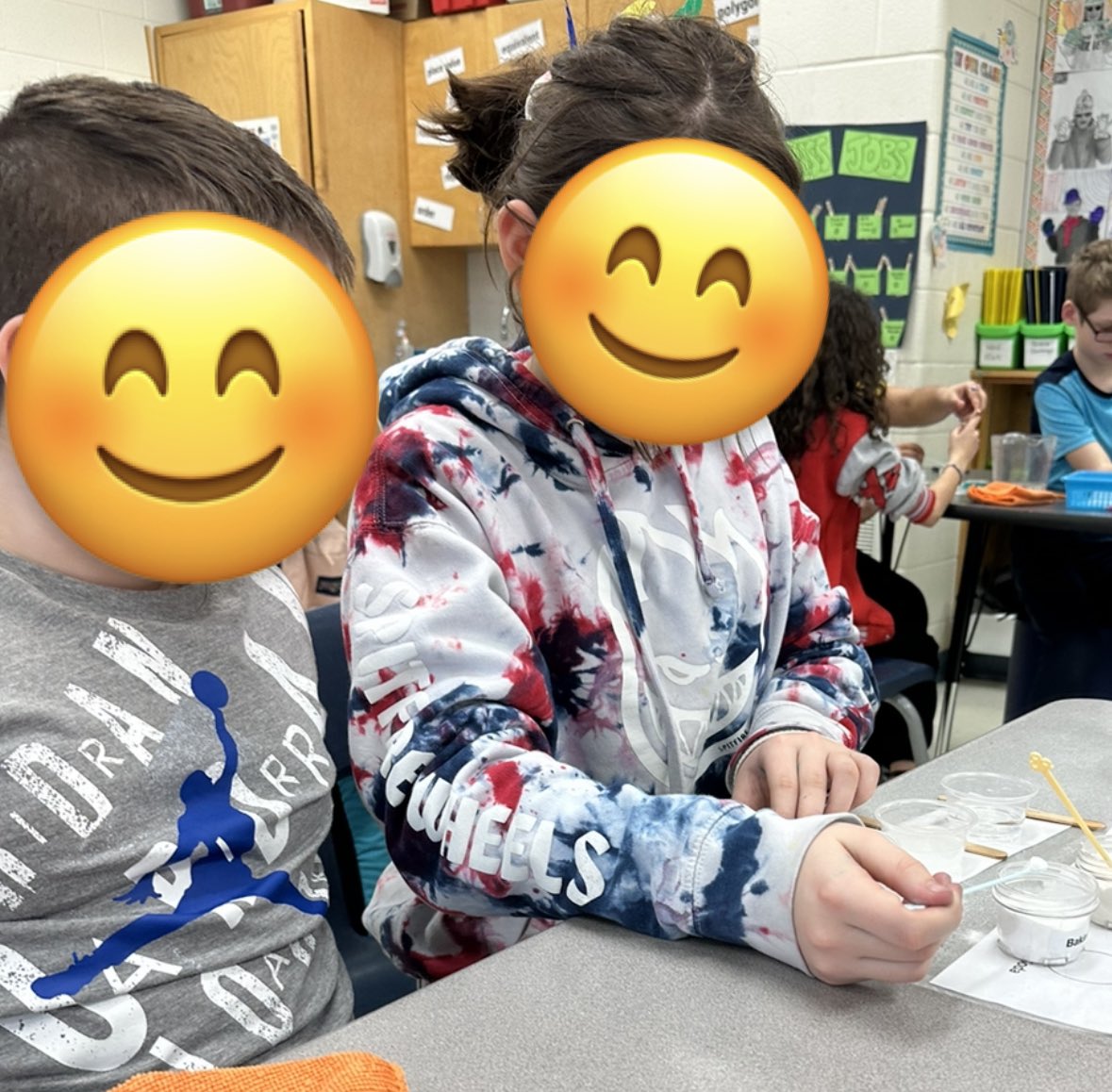 utormeg's tweet photo. Thank you @Sci_in_School for engaging my amazing #Scientists in inquiry-based chemistry experiments today! 🧪⚛️👩🏽‍🔬🧑🏻‍🔬 @WinchesterDDSB https://t.co/RdemmJzqi3