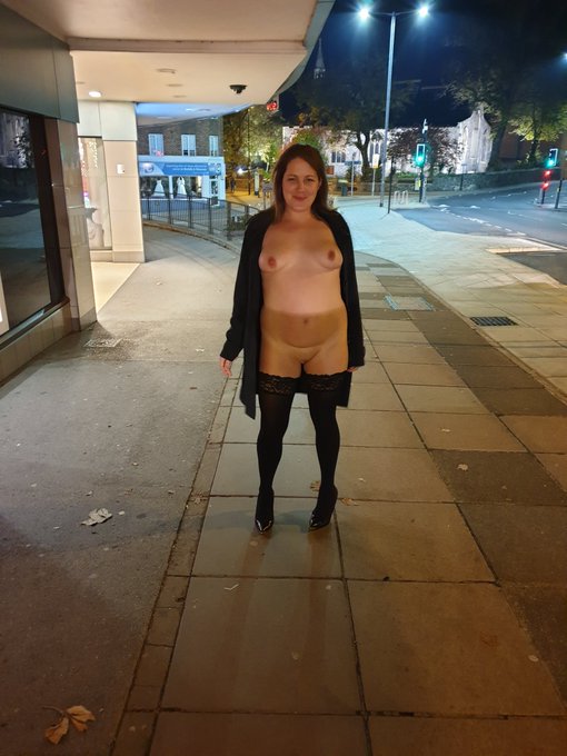 Some outside public nudity..  my favourite kind😜 #uk #voyeur https://t.co/RdvVaDh959<a href="/tag/uk"class="tags"><span>#uk</span></a><a href="/tag/voyeur"class="tags"><span>#voyeur</span></a>