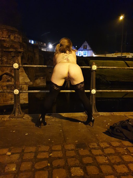Some outside public nudity..  my favourite kind😜 #uk #voyeur https://t.co/RdvVaDh959<a href="/tag/uk"class="tags"><span>#uk</span></a><a href="/tag/voyeur"class="tags"><span>#voyeur</span></a>
