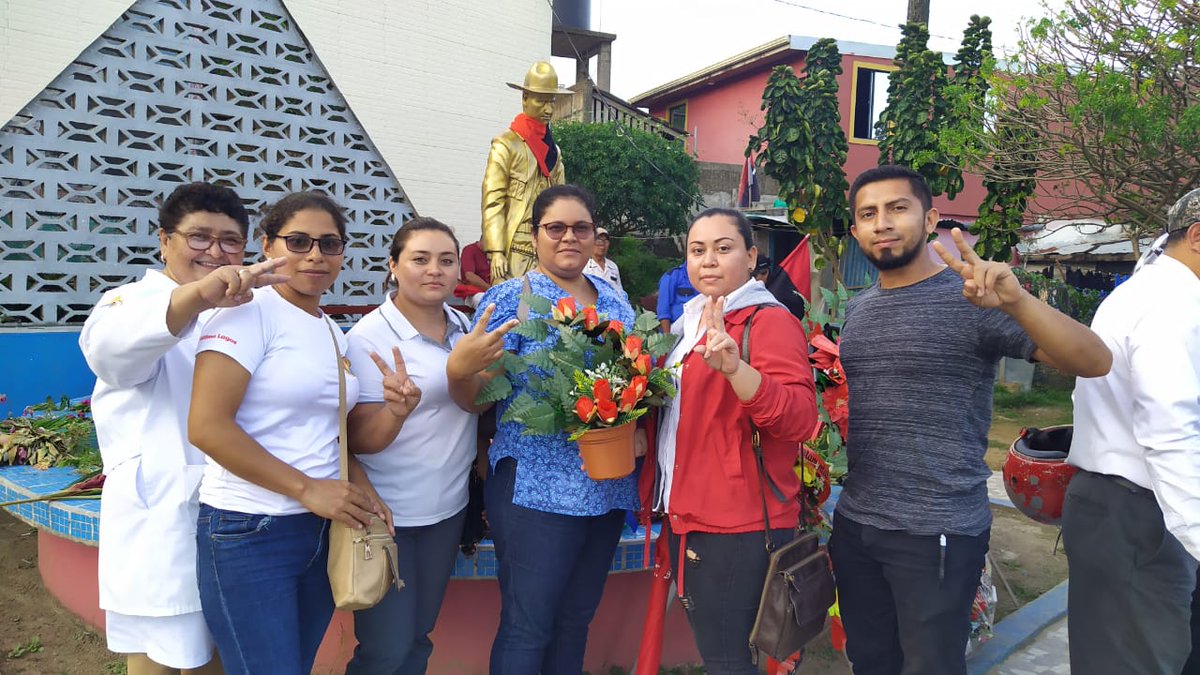 CMP Las Minas rindiendo honores a nuestro General Sandino 🖤❤️🖤❤️
#SandinoPatriayLibertad