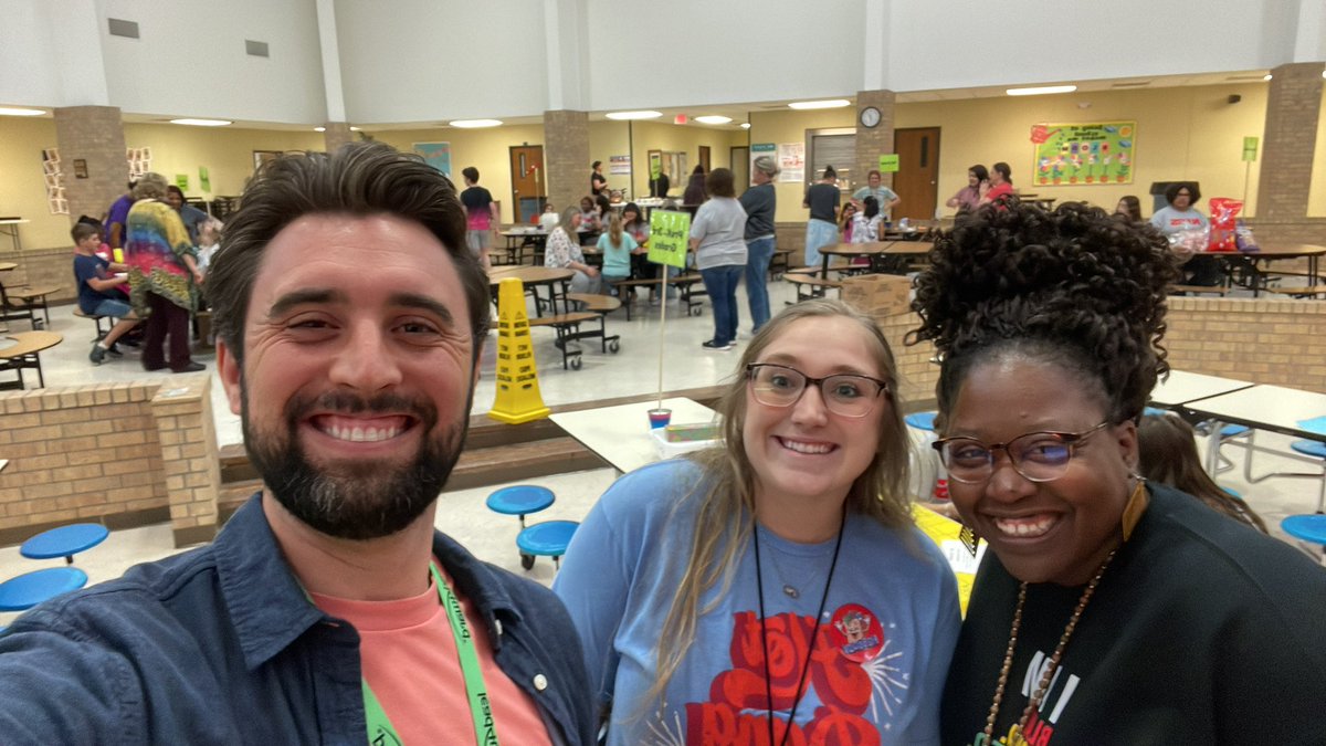 MrNolanTeaches's tweet photo. HOW enjoying a night of #nachosandnumbers #welovemath #3rdgrade #mathteachers @GroesbeckGoats https://t.co/hKx3vkFrFQ