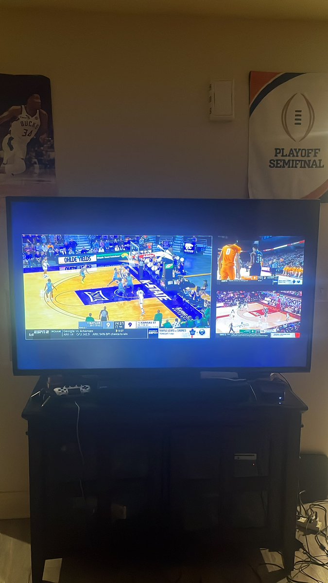 StuSZN1's tweet photo. Too much college basketball on rn had to go to a #TripleBox @ScottHanson https://t.co/Z3Ve5dwkWv