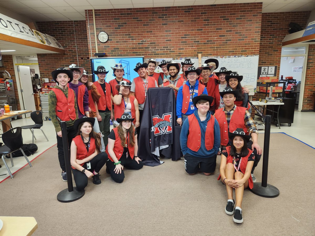 Team3465's tweet image. @FRCTeams Robot Reveal Party!! Thank you to our parents, mentors and sponsors @SAICinc @Boeing @BAESystemsInc OEC @okcareertech and @NASA