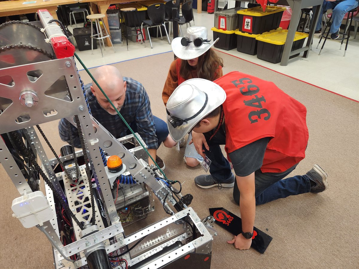 Team3465's tweet image. @FRCTeams Robot Reveal Party!! Thank you to our parents, mentors and sponsors @SAICinc @Boeing @BAESystemsInc OEC @okcareertech and @NASA