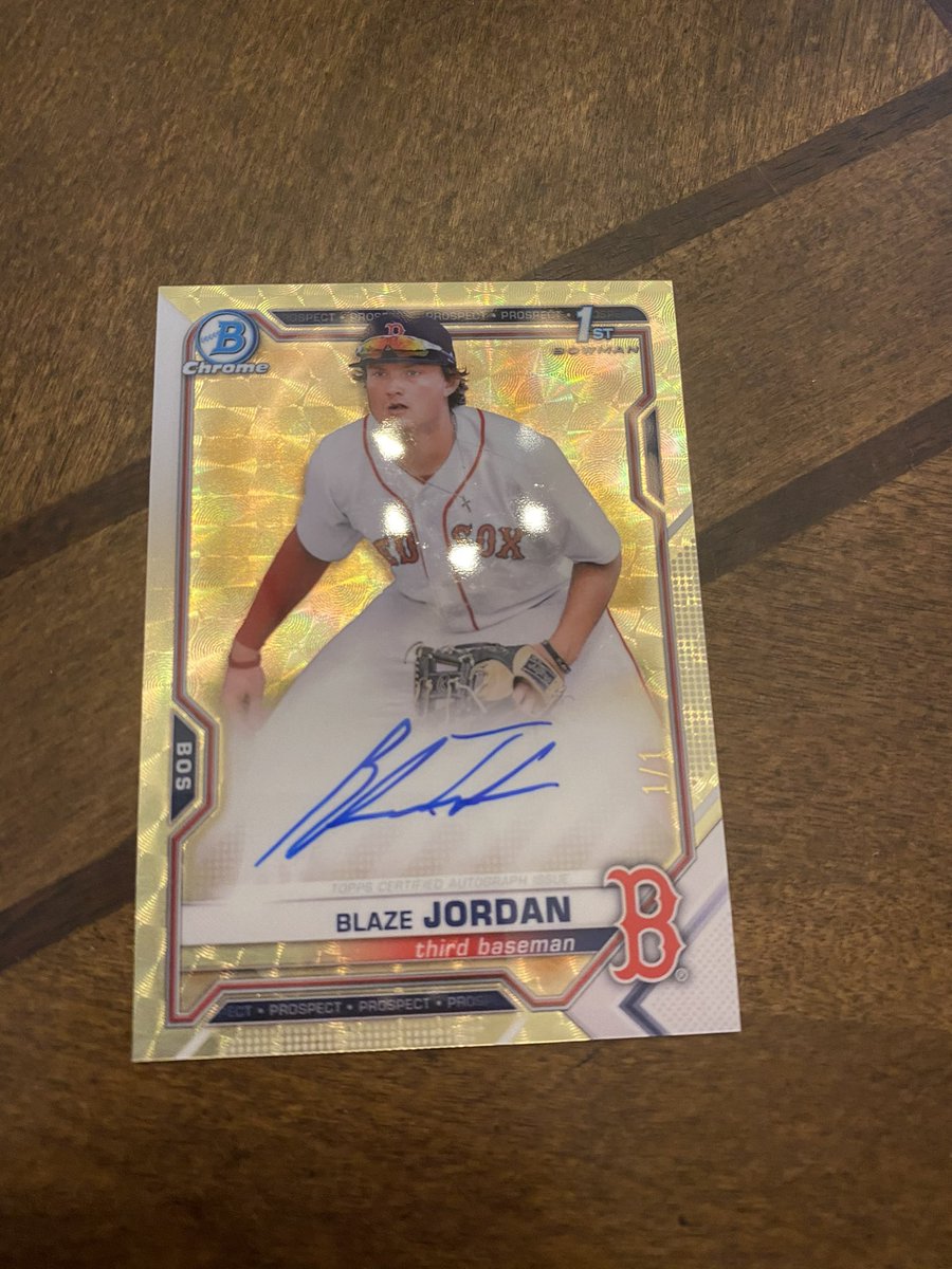 Blaze_j24's tweet image. Took this picture a couple of years ago when I signed this of my 1/1 superfractor before I sent it back to topps! Since it’s been a couple of years, I’ve always wondered if anyone has pulled this yet! Not looking to purchase, was just curious if it’s been pulled! So let me know!