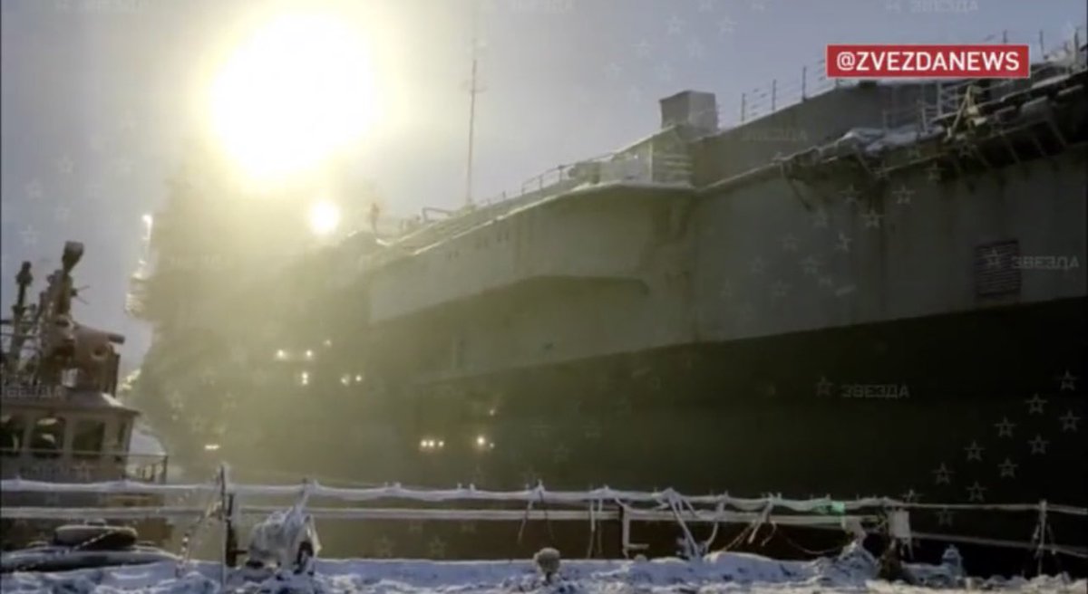 areamilitarof's tweet image. Segundo um “flagrante” publicado pelo Zvezda, o Almirante Kuznetsov está fora da doca seca de construção após séries de incidentes e atrasos graves. O #Kuznetsov iniciou um programa de revisão e modernização no primeiro trimestre de 2017 para estender sua vida útil em 25 anos.