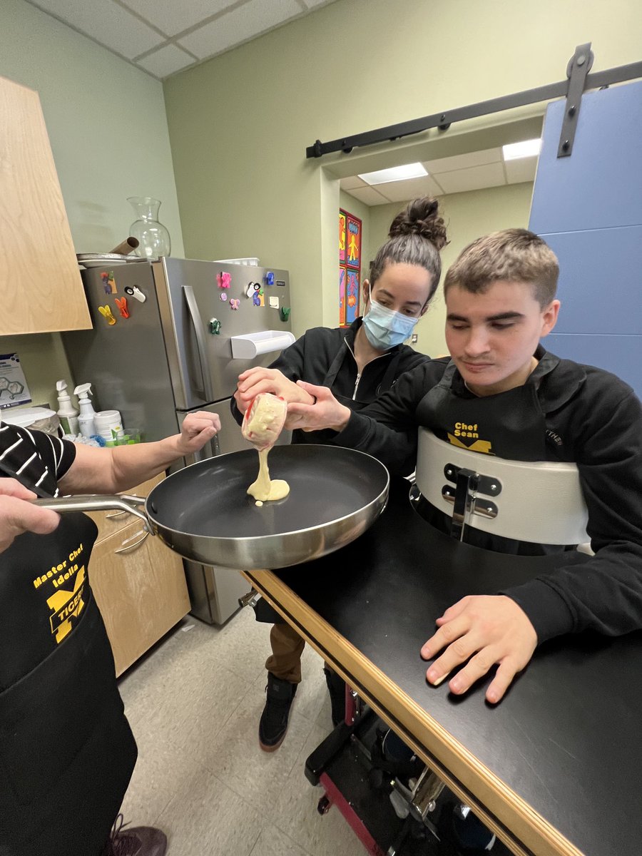 MTH D.E. Class tweet media