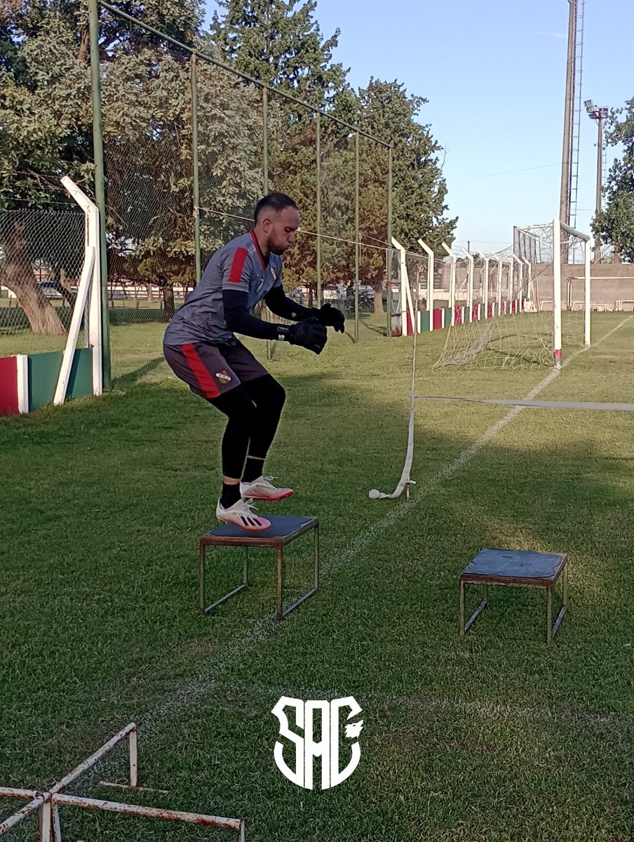 🔛 Martes de mucha movilidad para los arqueros de la Liga.

📸 <a href="/JuanGodoy1207/">Juan Cruz Godoy</a>, Leo Ramirez y <a href="/ConradoBustos/">Conrado Bustos</a>.
#LCF #DaleLobo #SportivoSomosTodos #SportivoLasParejas #LigaCañadensedeFutbol